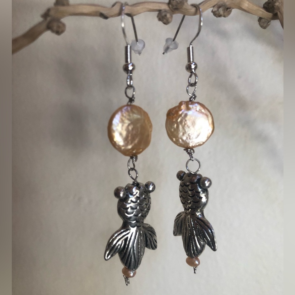HAND CRAFTED Koi Goldfish Charm Pink Coin / Baroque Pearl Drop Silver Earrings - Picture 6 of 17
